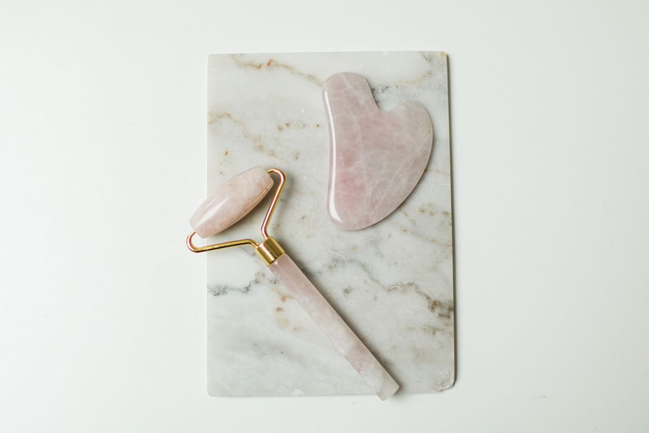 Appareil de soin du visage rouleaux & gua sha